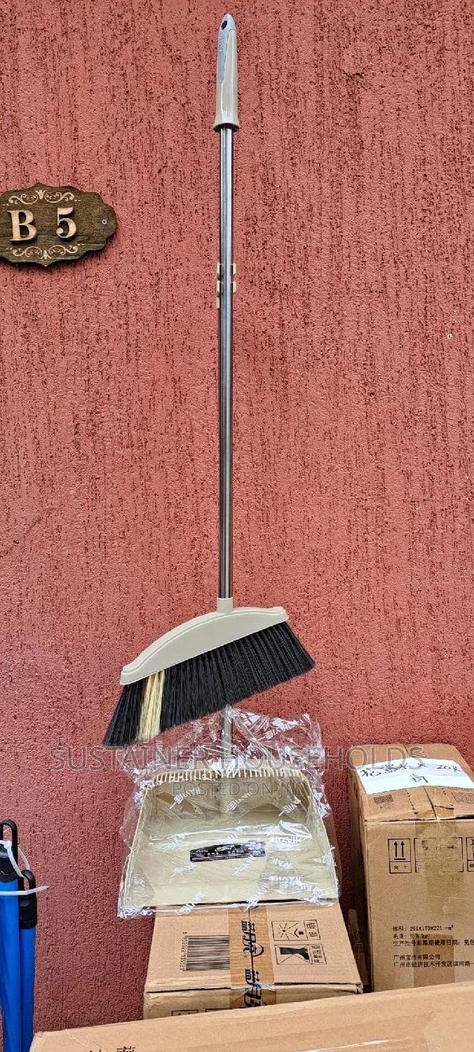 Cream Bloom And Dust Pun With Metal Tubing Handles