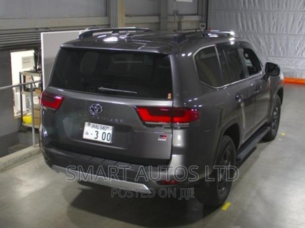 New Toyota Land Cruiser 2022 Gray - thumbnail 2