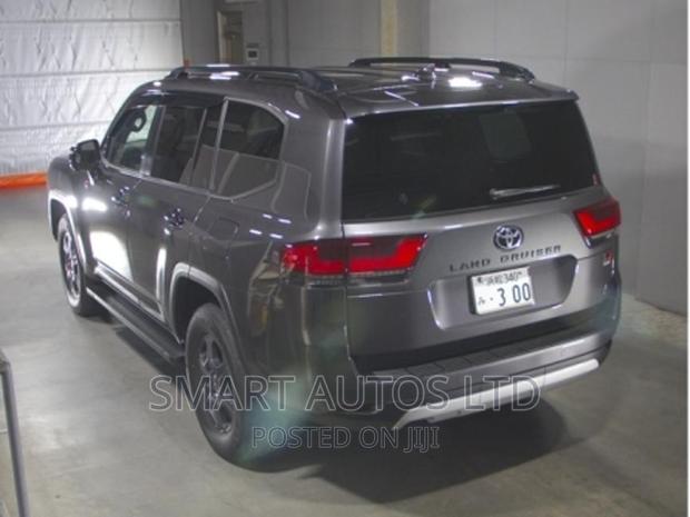 New Toyota Land Cruiser 2022 Gray - thumbnail 4