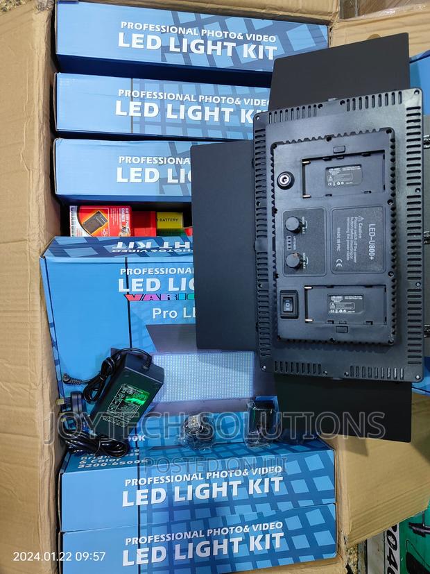 Led 800 Video Light With 2battery,Charger and Adapter - main view