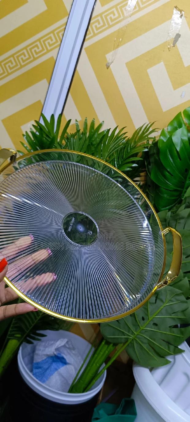 Acrylic Round Decor Tray Can Be Used for Serving