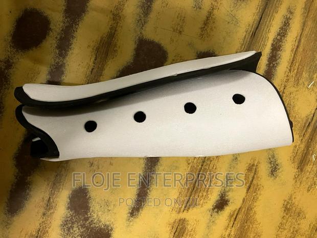 Hockey Shin Guard Curved Wa0009 White