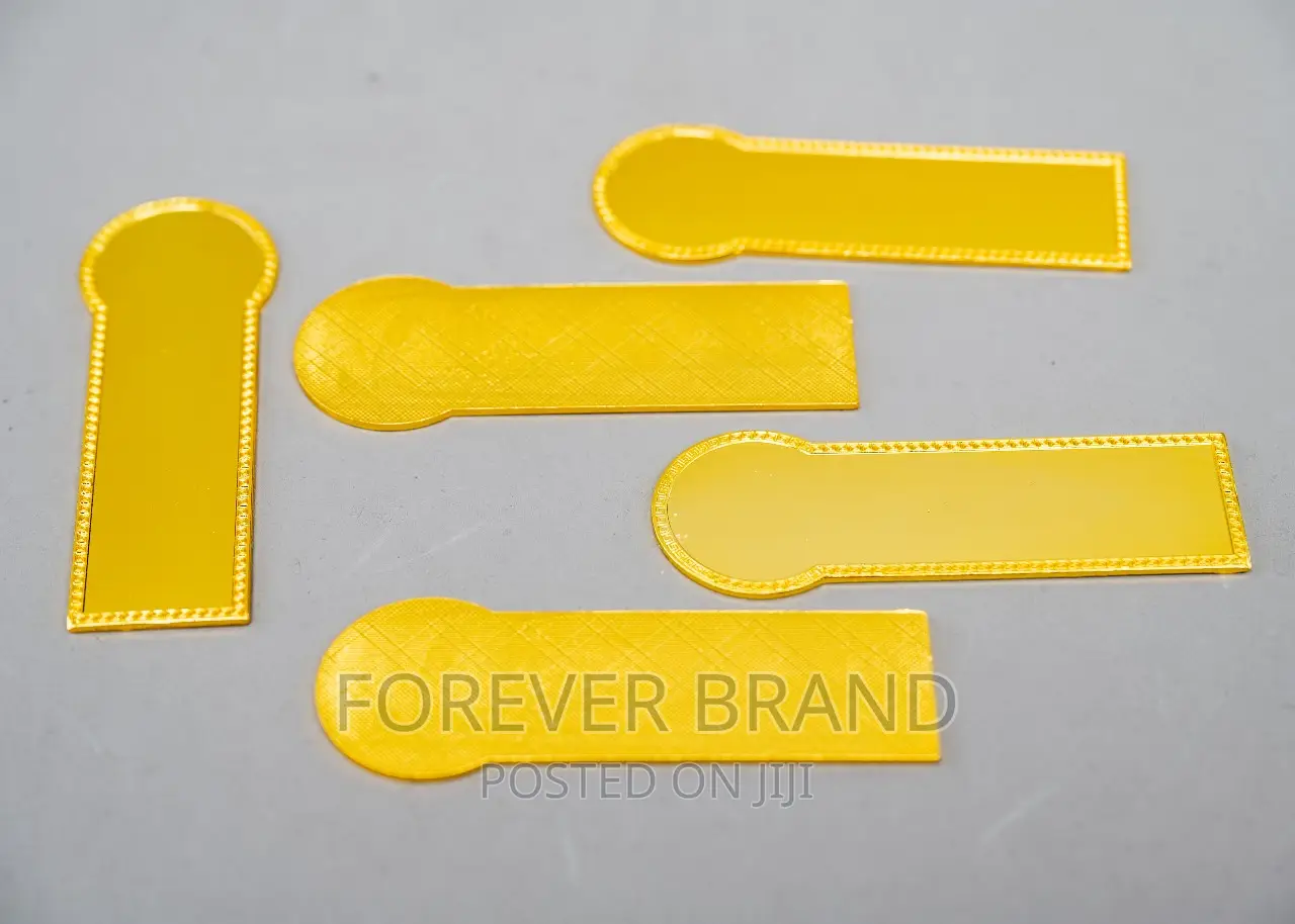 Plain Golden Nametag (Magnetic)
