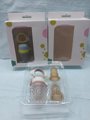 Fruit Feeder With Twist Propulsion