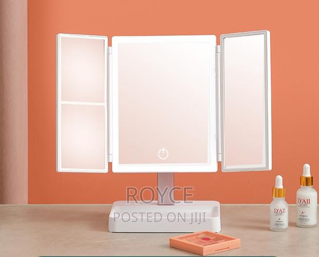 Tri- Fold Make Up Mirror - main view