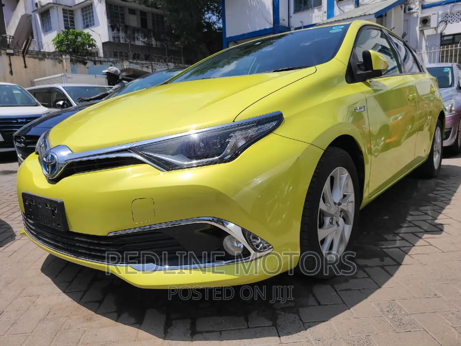 Toyota Auris 2016 Yellow