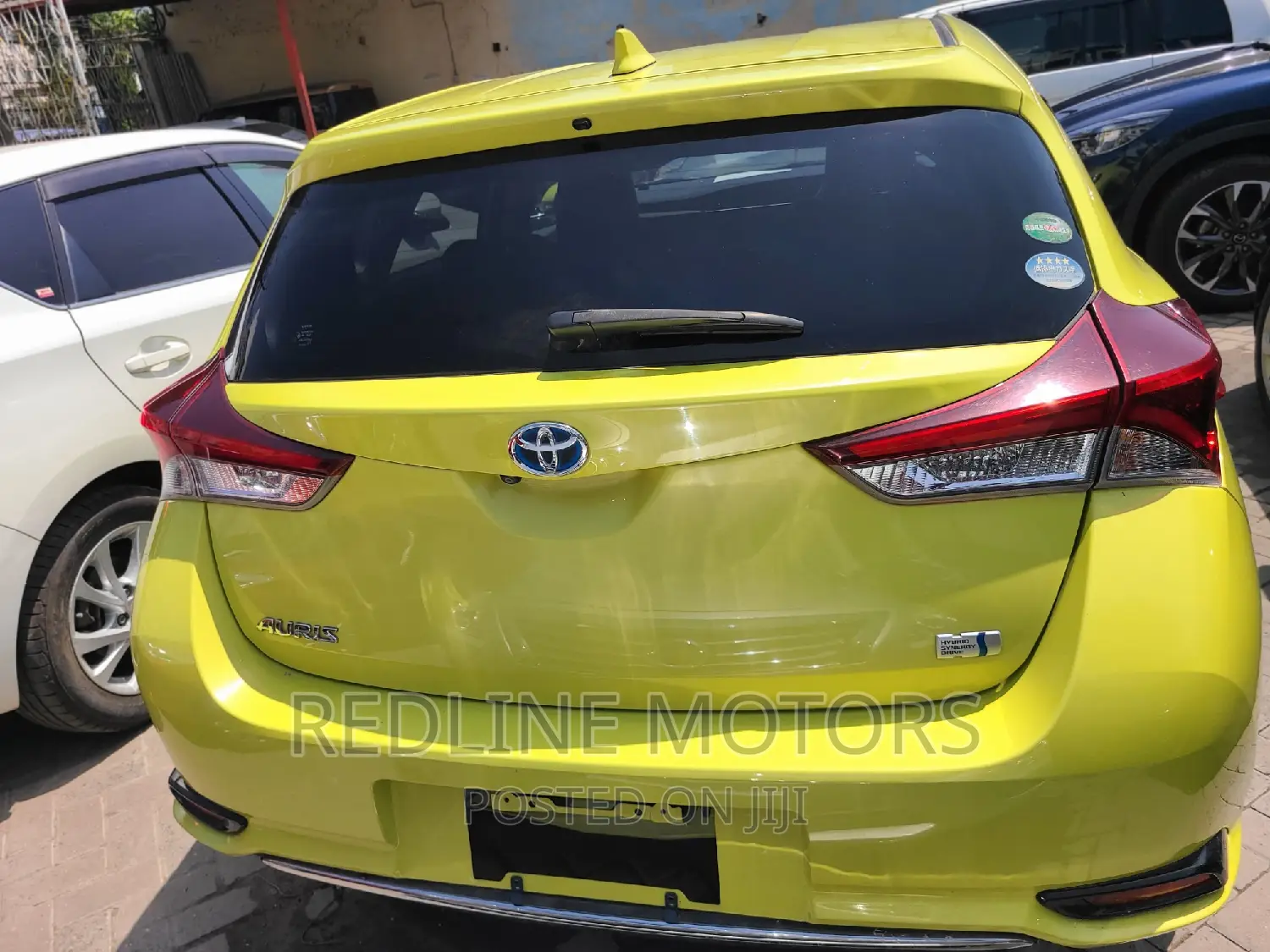 Toyota Auris 2016 Yellow