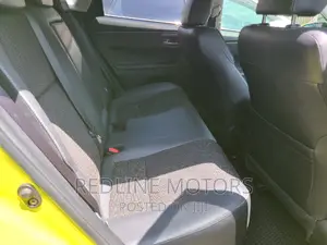 Toyota Auris 2016 Yellow
