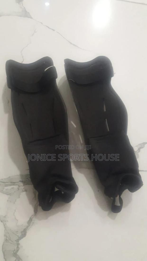Hockey Shin Guards - thumbnail 2