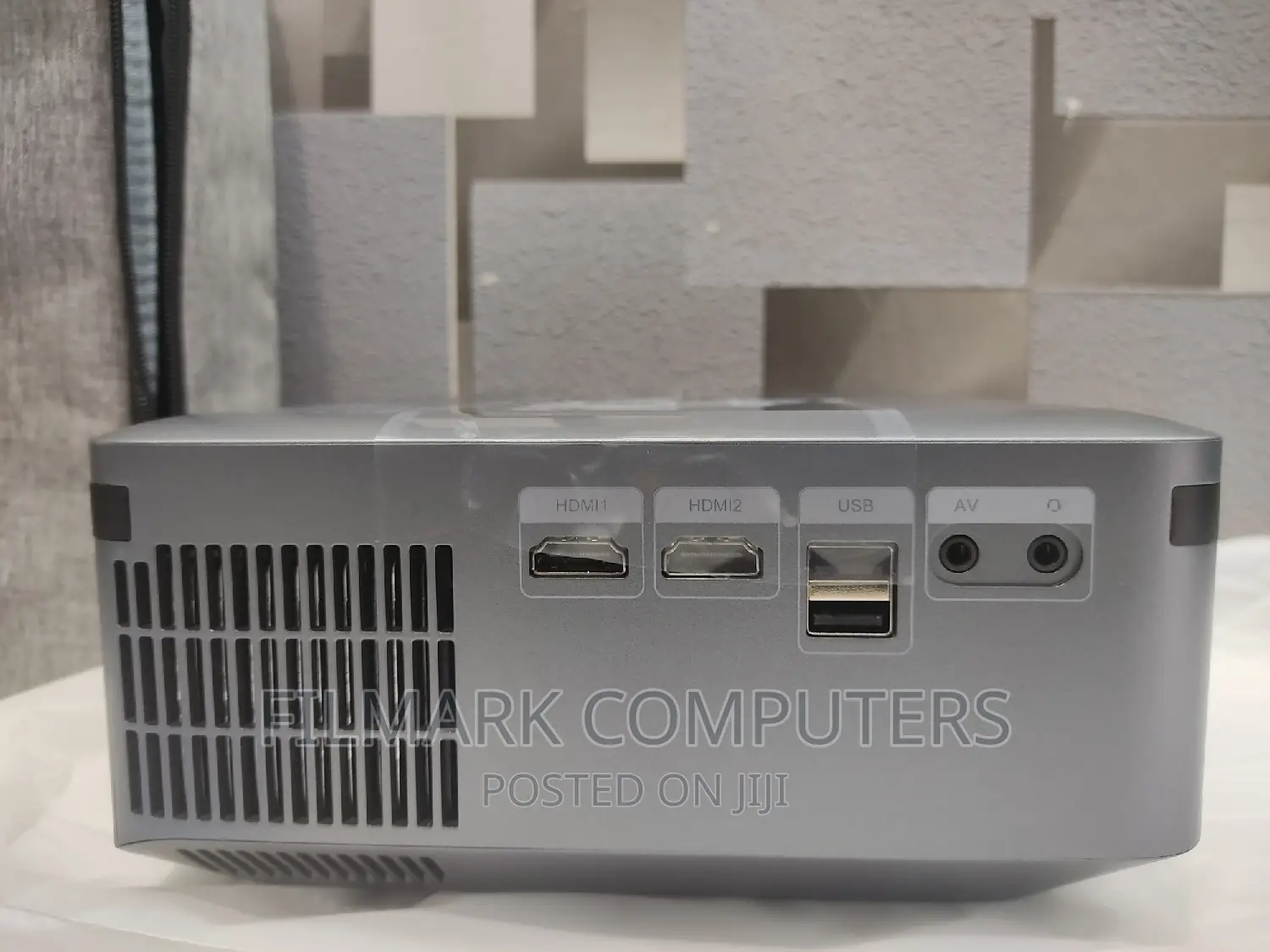 Xnano X1 Pro Android 9.0 1080P Supported 350 ANSI Lumens