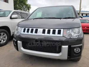 2016 Mitsubishi Delica: Matt Black Exterior - Premium Quality and Style