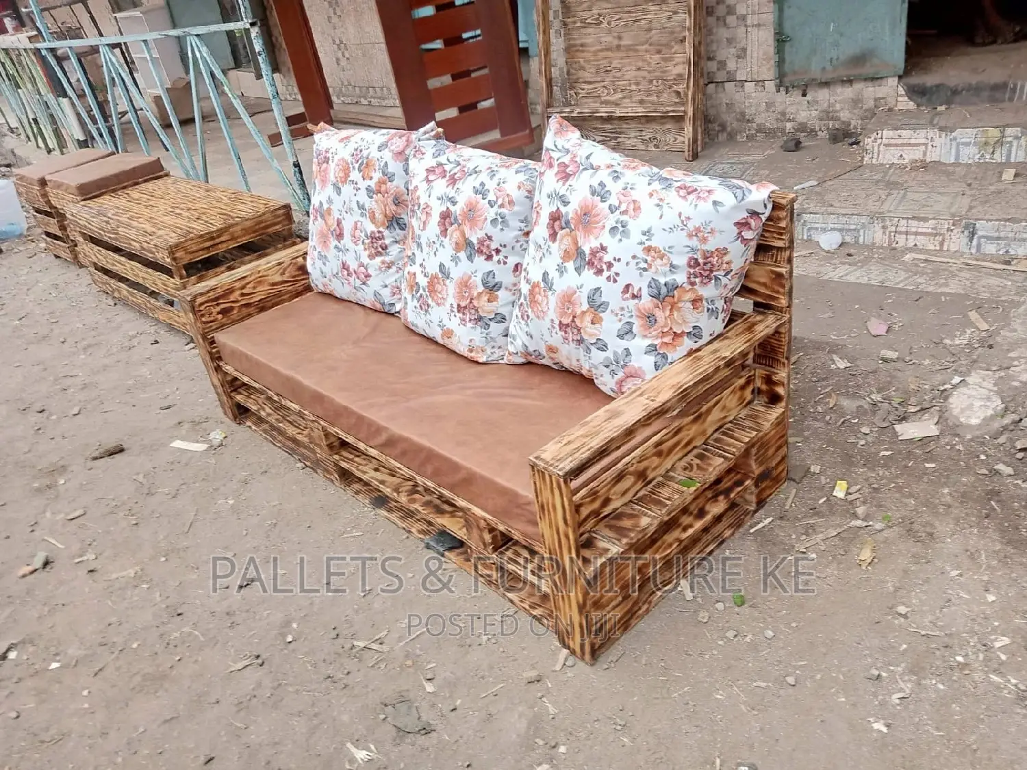 Pallet 3 Seater Seat (With Cushions)098