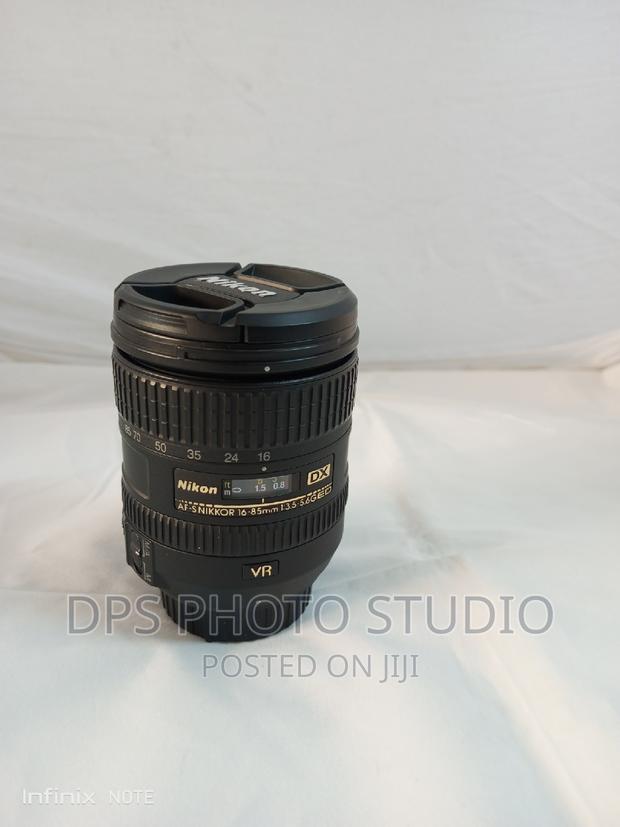 Nikon AF-S DX Nikkor 16-85mm F/3.5-5.6g ED VR Zoom Lens