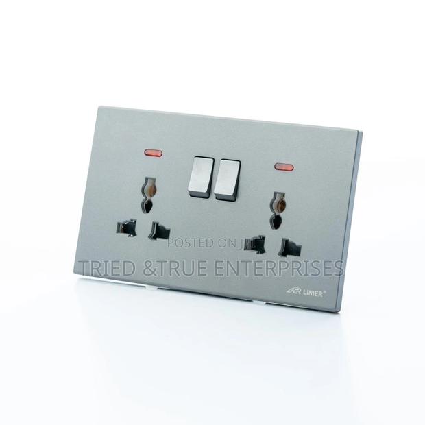 Usb Twin Socket With Universal Port Holes - thumbnail 2