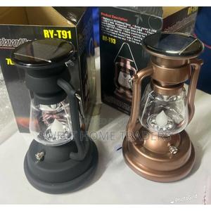 Lantern Solar and Hand Crank Lamp - thumbnail 2
