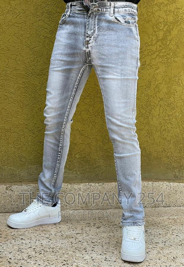 Designer Quality Classic Men's Plain Wash Denim Jeans 
Size - main view