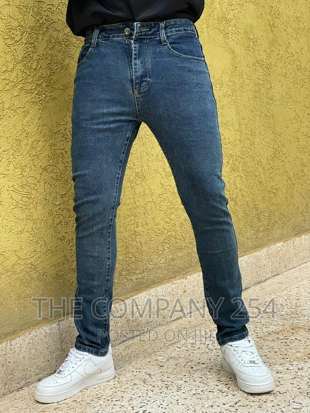 Designer Quality Classic Men's Plain Wash Denim Jeans 
Size - thumbnail 12