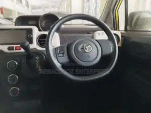 Toyota Porte 1.3 FWD 2016 Yellow