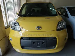 Toyota Porte 1.3 FWD 2016 Yellow