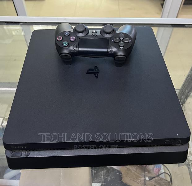 Playstion 4 Slim - thumbnail 3