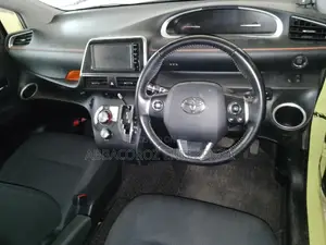 Toyota Sienta 1.5 AWD (6-seater) 2016 Green