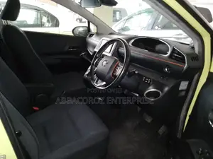 Toyota Sienta 1.5 AWD (6-seater) 2016 Green