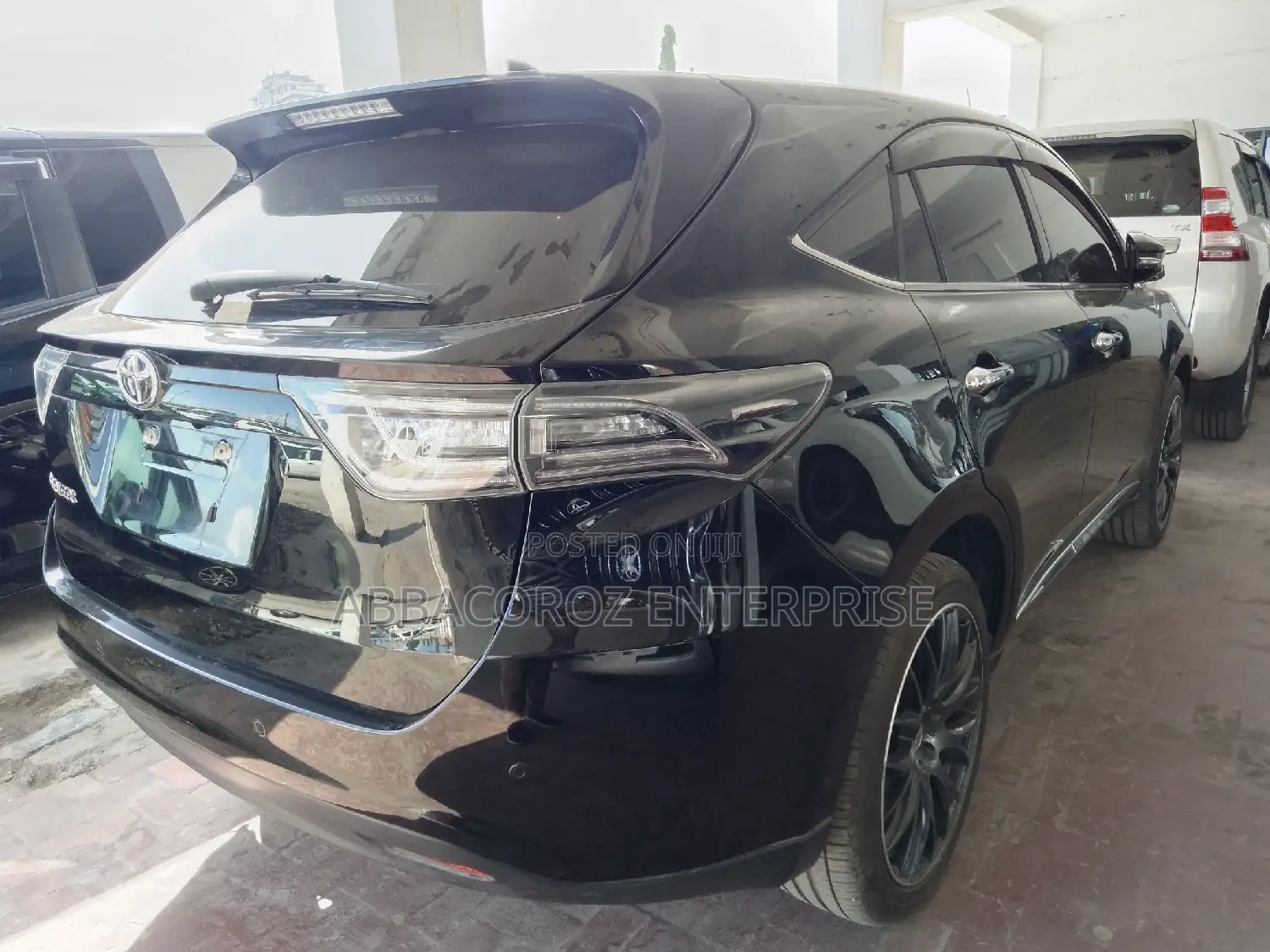 Toyota Harrier 2.0 2017 Matt Black