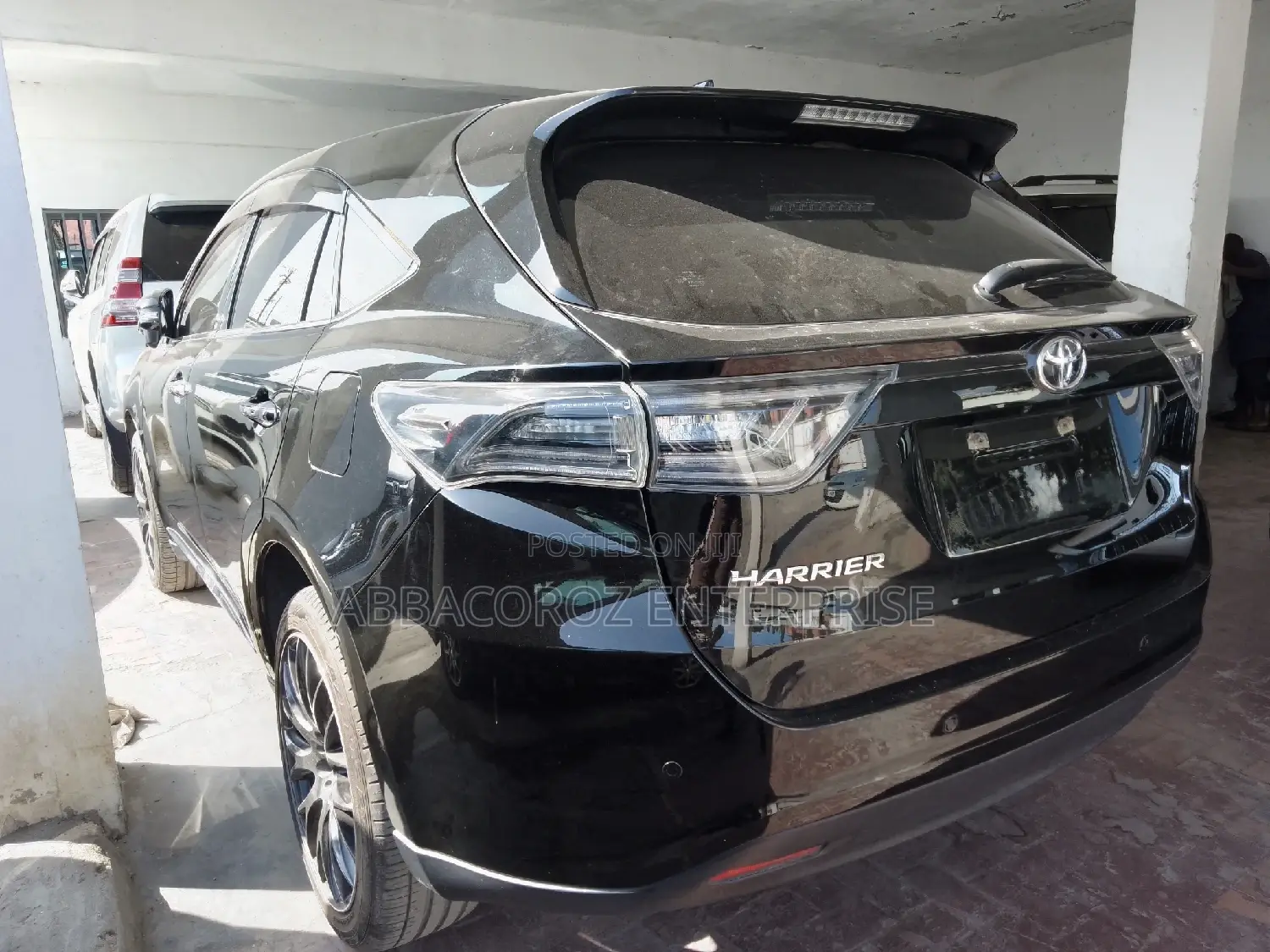 Toyota Harrier 2.0 2017 Matt Black