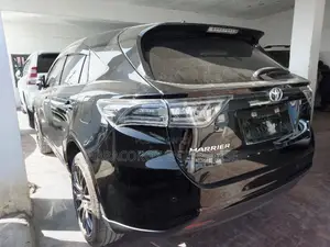 Toyota Harrier 2.0 2017 Matt Black