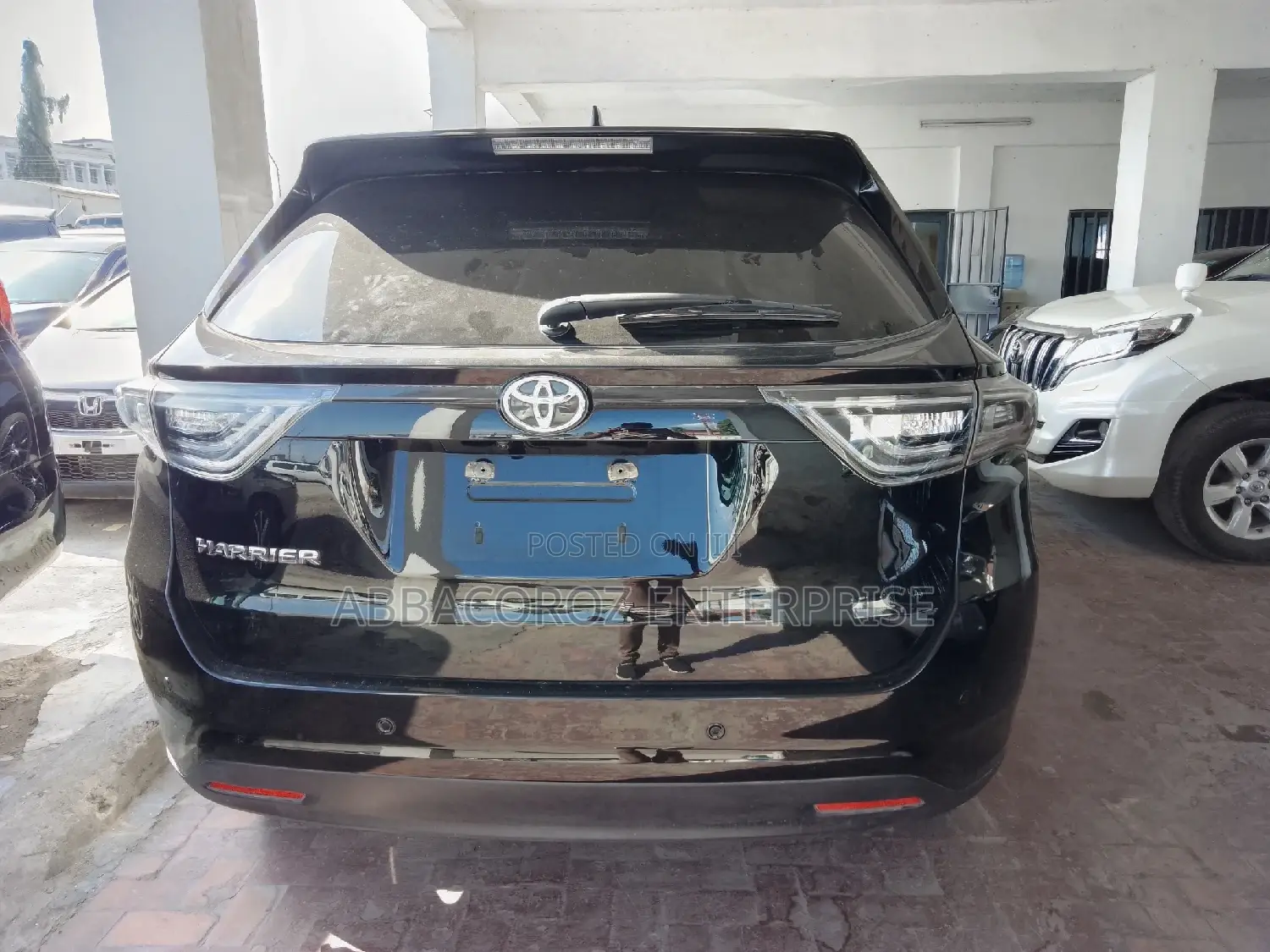 Toyota Harrier 2.0 2017 Matt Black