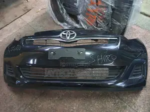 Toyota Ractis Frontbumper 2012/13