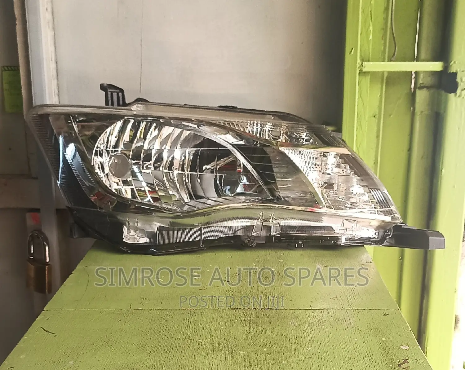 Toyota Fielder 161 Non Xenon Headlight.