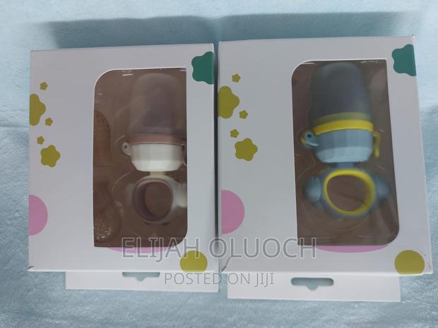 Fruit Feeder With Twist Propulsion - thumbnail 2