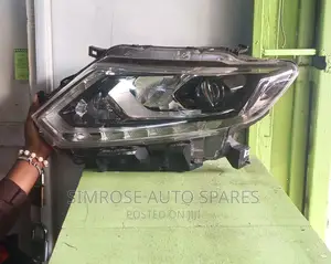 Nissan X-Trail Nt32 Xenon Headlight