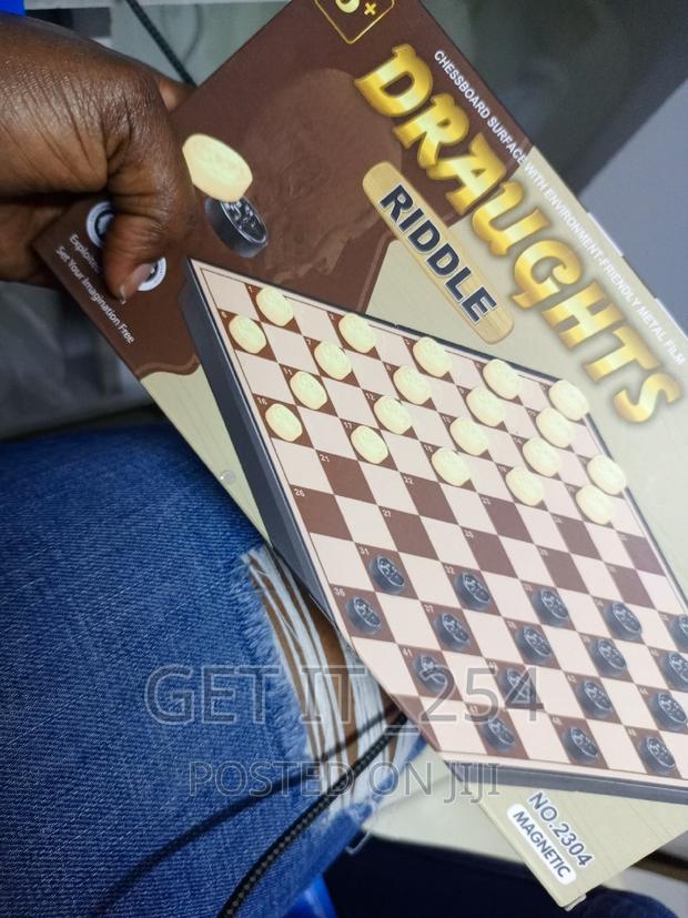 Draughts Riddle Board Game - main view