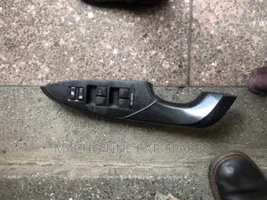 Toyota Crown 2010 Door Main Switch