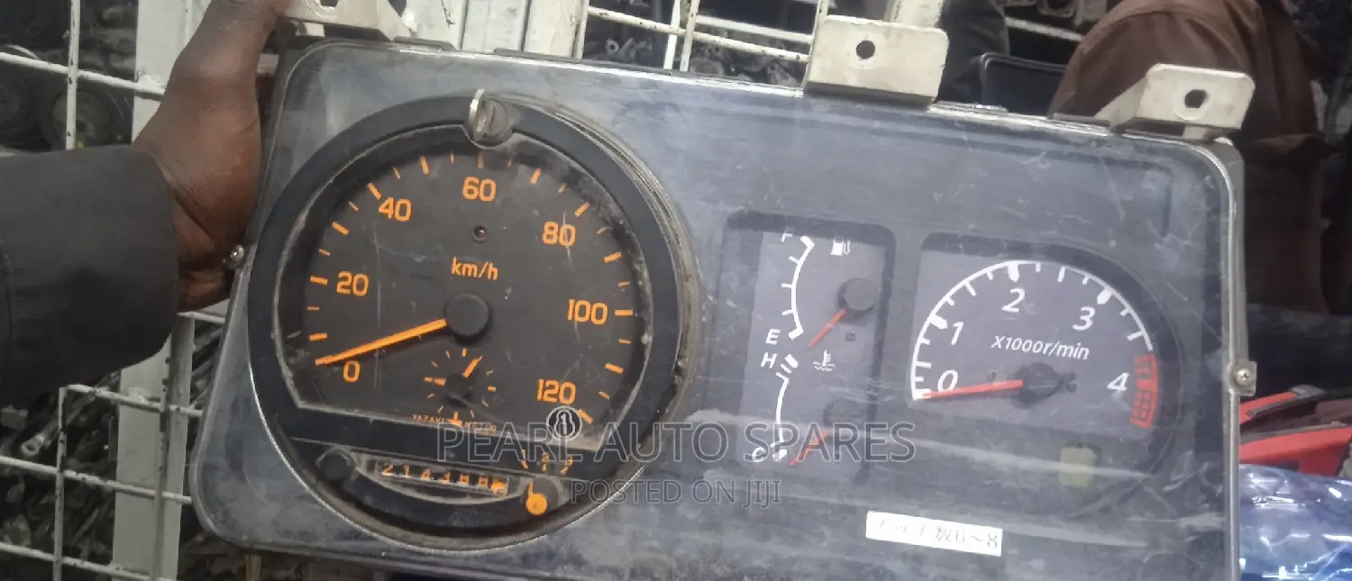 Isuzu Elf Clock