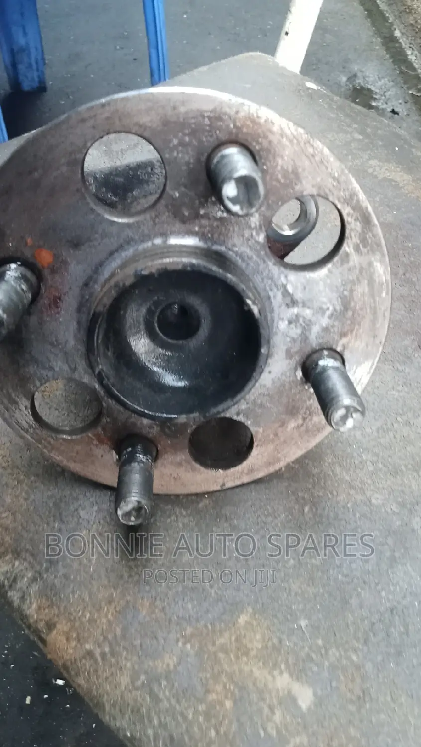Belta/Ractis/Fielder 161 Rear Wheel Hub