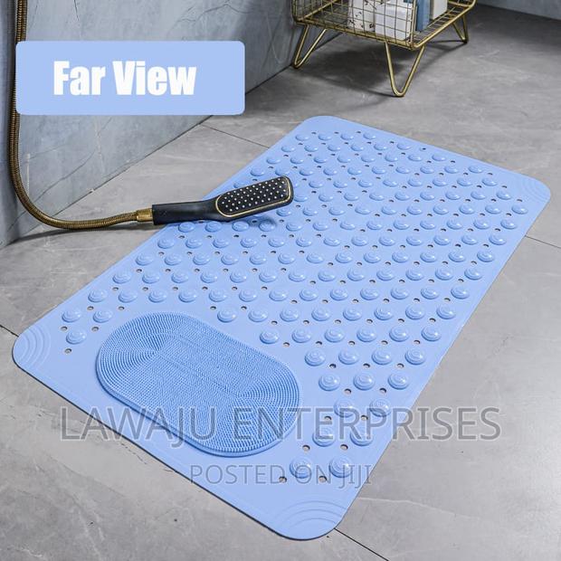 Blue Bathroom Anti Slip Mat With Feet Pumice - main view