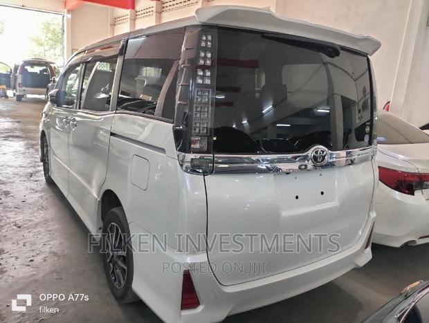Toyota Voxy 2017 White - thumbnail 3