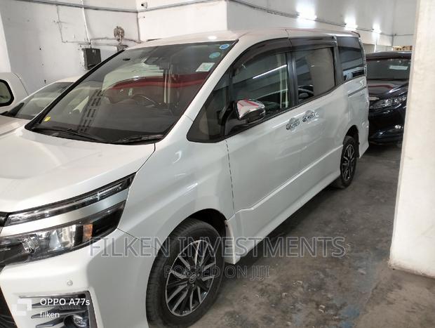 Toyota Voxy 2017 White - thumbnail 4