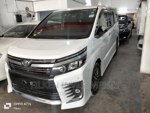 Toyota Voxy 2017 White - thumbnail 5