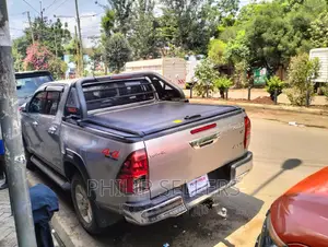Roll Bar With Hexagonal Tube Installed on This Toyota Hilux