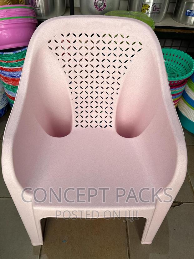 Baby Pink Plastic Chair - thumbnail 2