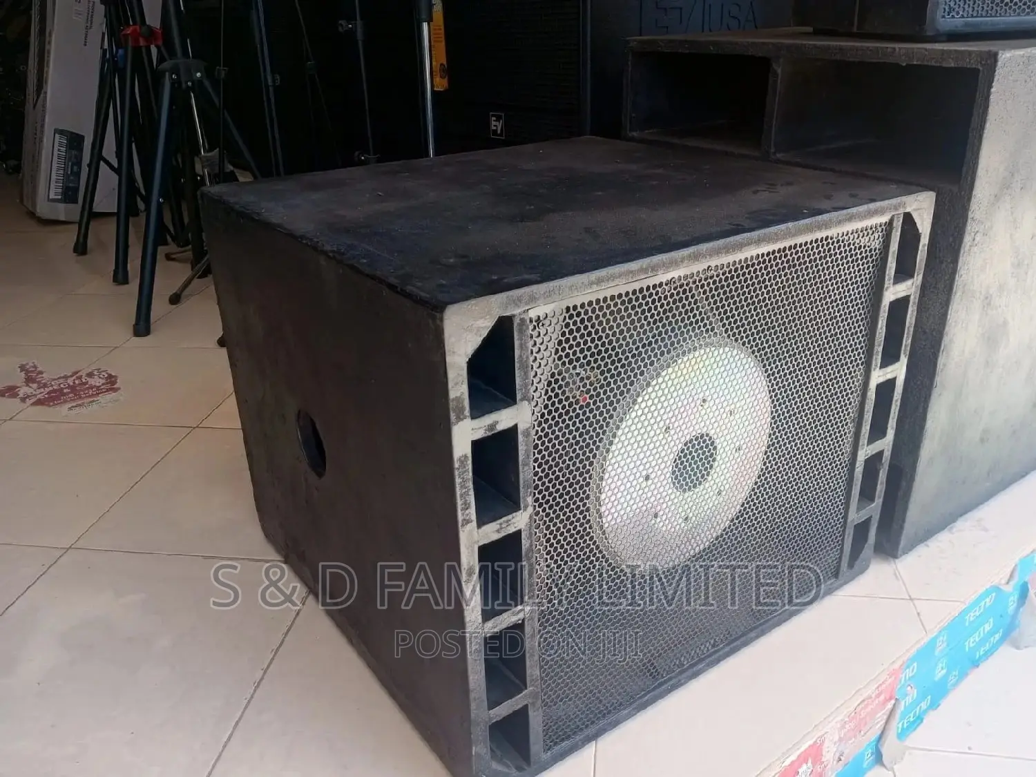Reverse Single Bass Speaker