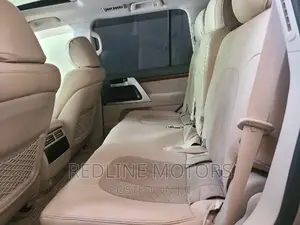 Toyota Land Cruiser 4.6 V8 AX 2017 Gold
