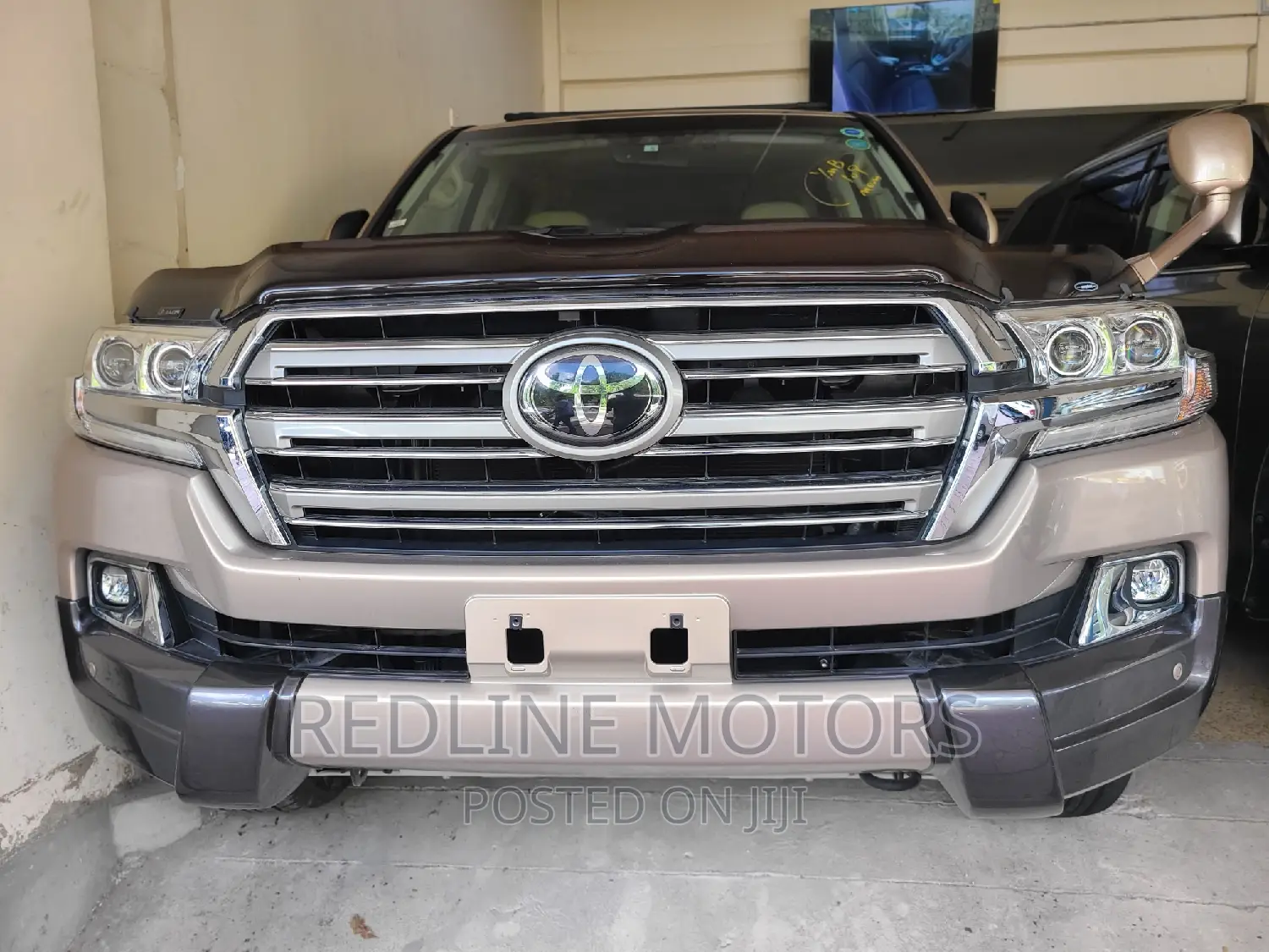 Toyota Land Cruiser 4.6 V8 AX 2017 Gold