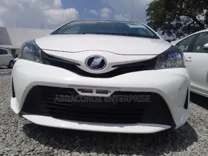 Toyota Vitz 2016 White
