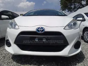 Toyota Aqua 2016 Off white