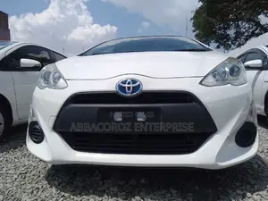 Toyota Aqua 2016 Off white